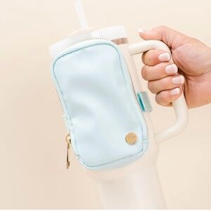 SOLD- The darling effect tumbler fanny pack Blue